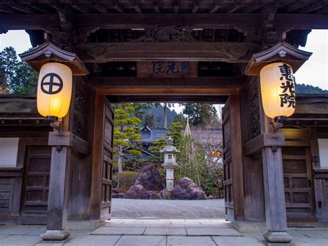 Skip the Hotel and Stay Overnight in a Buddhist Temple in Koyasan ...