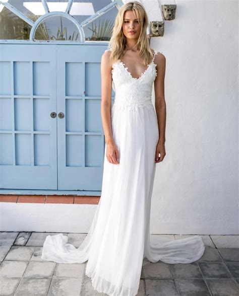 2017 Summer Sexy Casual Beach Wedding Dresses Backless Spaghetti Straps Lace Chiffon Bridal Gown