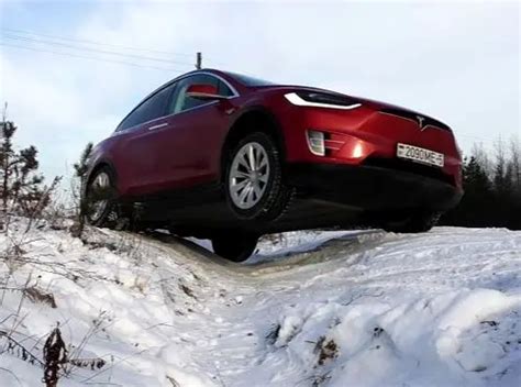 Video: Tesla Model X Tows 95,000lb Truck Across Snow and Ice - Tesla Reporter