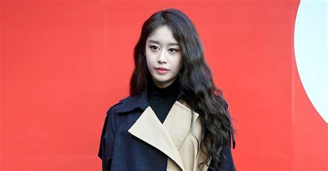 티아라 지연 투 톤 트렌치 코트로 가을 패션완성 포토엔hd