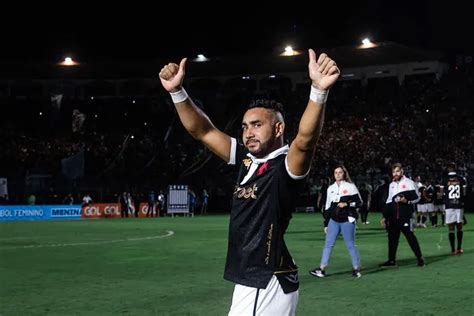 Dimitri Payet é o vice líder em assistências da Série A em 2024