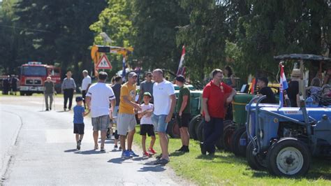 FOTO Čak 22 oldtimer traktora starih barem pola stoljeća u Koprivničkim