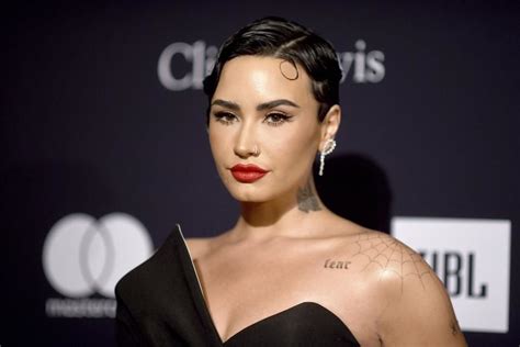 Demi Lovato Confesó Que Tiene Discapacidad Visual Y Auditiva Tras Su