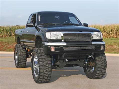 TOYOTA TACOMA - Review and photos