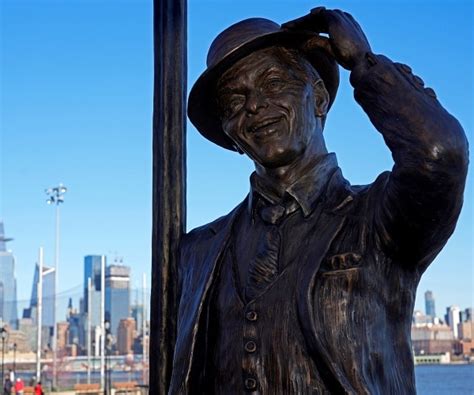 Frank Sinatra Statue Unveiled in Singer's NJ Hometown on His Birthday | Newsmax.com