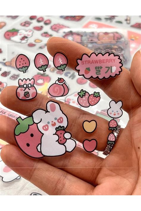 Kağıt Gemi Dükkan Tavşancık Ve Çilek Pembe Şeffaf Pet 20 Yaprak Sticker