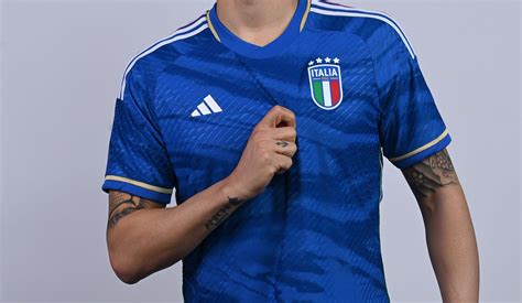 Sulla maglia dell Italia contro l Inghilterra c è un messaggio nascosto