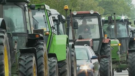 Prosvjed poljoprivrednika traktorima pred općinu Nezadovoljstvo zbog