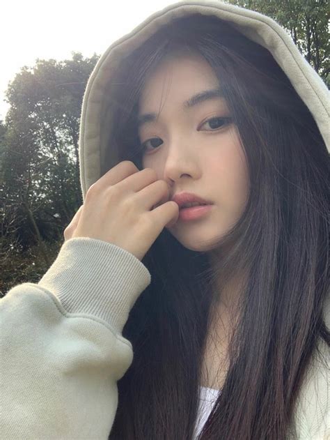 Pin by P mam P mam on วอลลเปเปอรโทรศพท Blonde and brunette best friends Pretty people