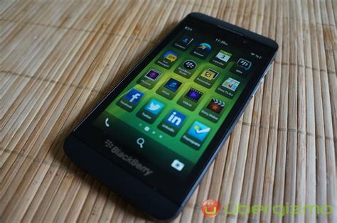 BlackBerry Z10 Review | Ubergizmo