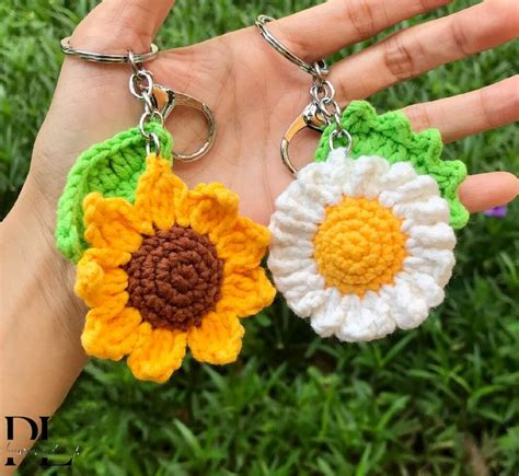 Crochet Mini Daisy Sunflower Keychain Knitted Sunflower Keyring