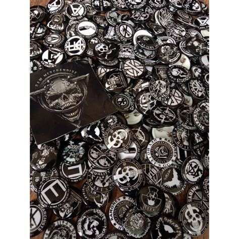 Jual PIN BUTTON PIN BAND PIN MUSIK PIN PUNK PIN HARDCORE PIN METAL PIN