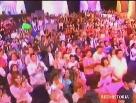 Rbd En La Parodia Cantando Rebelde Solo Quedate En Silencio Y Un Poco