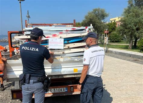 Blitz Sul Lungomare Pertini Di Pozzuoli Sequestrati Lettini E