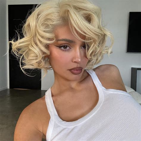 Kylie Jenner Brings Back Her King Era With Blond Hairstyle But Fans Rage This Aint It