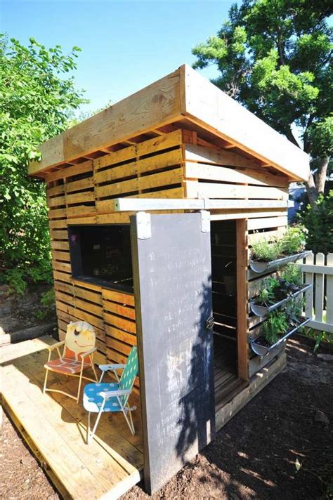 Pallet house plans and ideas – give new life to old wooden pallets