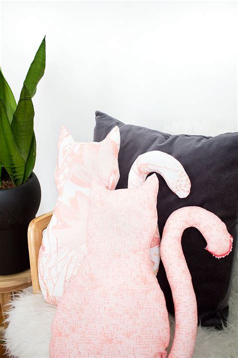 Diy No Sew Cat Pillow With Free Pattern Idle Hands Awake Cat Pillow