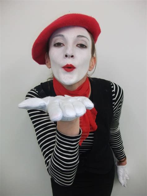 Walkabout Act Mime UK - Mime Artist UK | Female Mime Artist UK