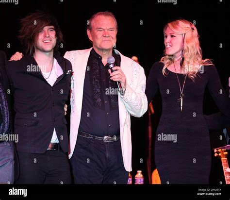 Glen Campbell, Cal Campbell and Ashley Campbell at The Goodbye Tour ...