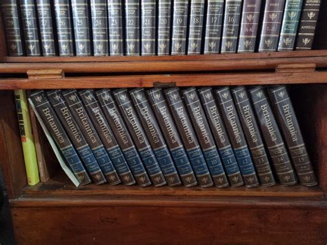 Britannica Encyclopedia 1993 Complete Set 1 29 Books Computers Tech