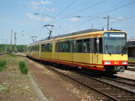 Triebzug Der Karlsruher S Bahn Hier Bei Der Einfahrt In Den Bahnhof