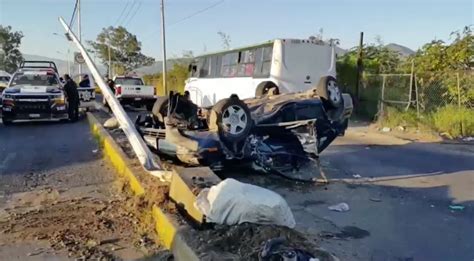 Un Veh Culo Termin Volcado Luego De Ser Impactado Por Una Camioneta En