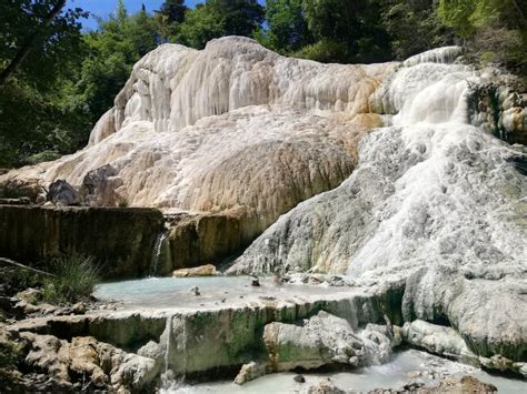 Bagni San Filippo Terme Libere In Toscana Usa La Valigia