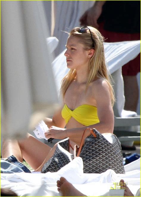 Kristen Bell Hot And Sexy Bikini Pictures Wrongsideoftheart