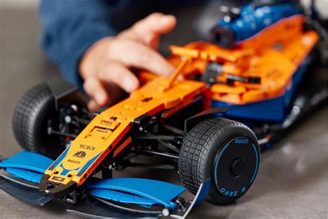 LEGO Technic McLaren Formula 1 racerbil 42141 från 18 år Clas Ohlson