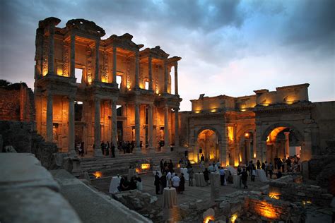 Storing and Accessing Books in Ancient Libraries