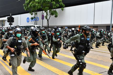 多图黑衣人铜锣湾非法聚集暴力破坏「私了」路人 警方拘逾4 香港商報