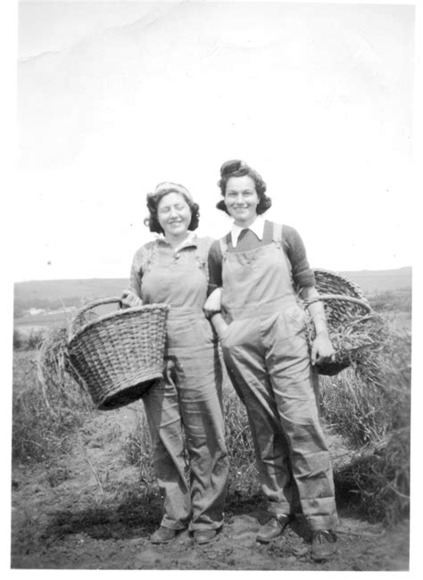 Land Girls Land Girls Womens Land Army Vintage Pictures