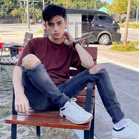 sebastian gaya pria pria tampan model pria