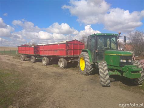 Fotografia ciągnik John Deere 6300 2 przyczepy brandys id 750320