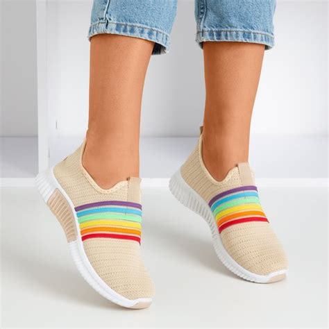 Beżowe sportowe buty damskie typu slip on Sweet Rainbow Obuwie