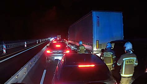 Wypadek Na Autostradzie A Utrudnienia Na Pasie W Kierunku Katowic