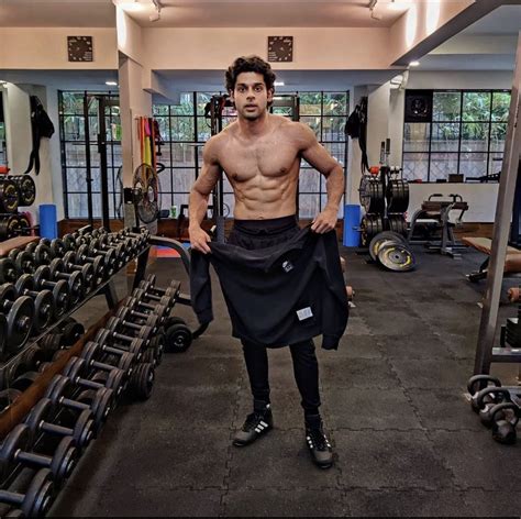 Abhimanyu Dassani Raises The Temperature Of Internet With His Shirtless