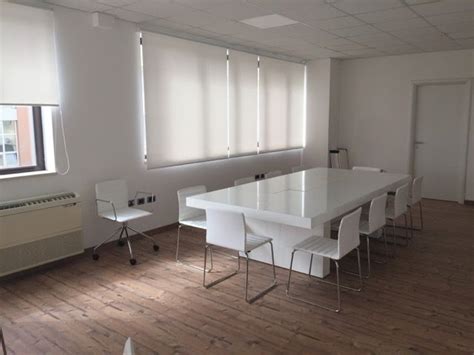 Meeting Room Model CUBE White Chairs Model AIR White And Metal