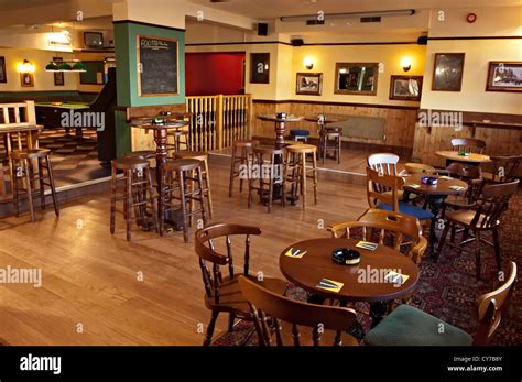 British pub interior hi-res stock photography and images - Alamy