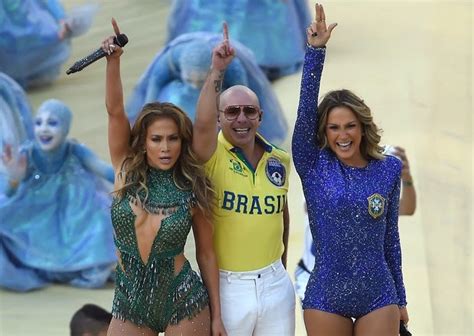 Claudia Leitte E Jennifer Lopez Usam Figurino Sensual Na Abertura Da Copa