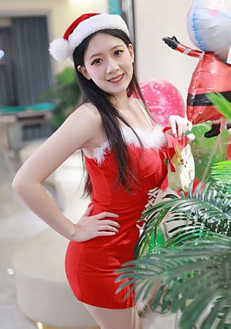 Asian Beach Member Yutong From Chengdu 25 Yo Hair Color Black