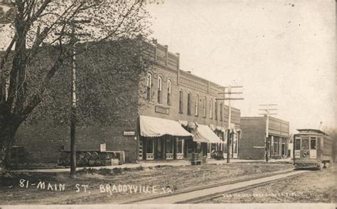 Main Street - Street Car Braddyville, IA Postcard