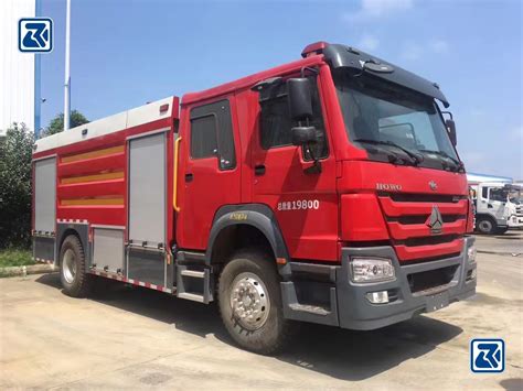 China Manufacturer Sinotruk HOWO Rescue Escape Emergency Water Foam