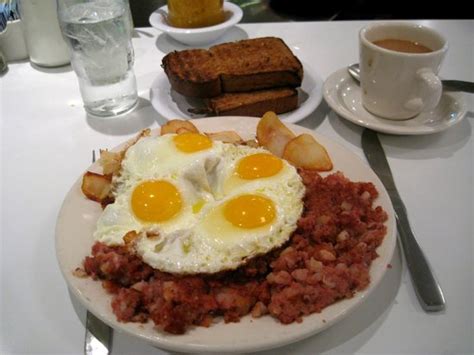 Eggs & Hash Browns Lou Mitchell's Chicago - Picture of Lou Mitchell's ...