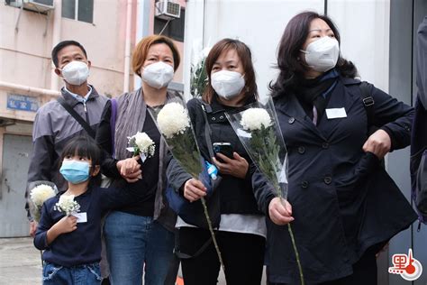 （有片＋多圖）江澤民逝世｜中聯辦續設靈堂供各界弔唁 市民團體獻花悼念 港聞 點新聞