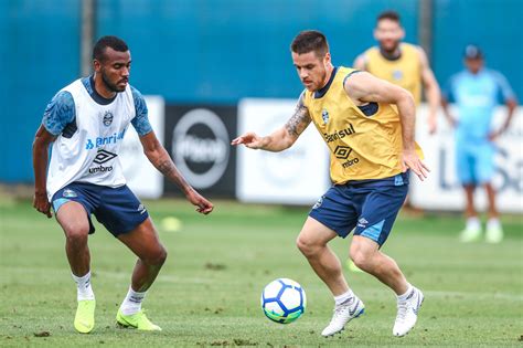 Grêmio treina no CT para confronto o Corinthians