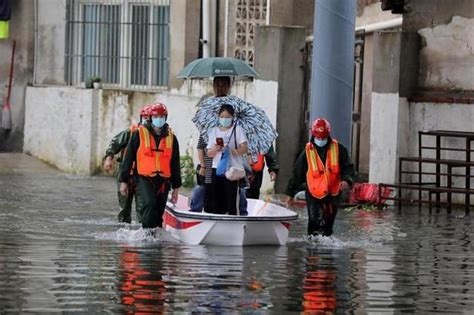 湖北鄂州强降雨致严重内涝 消防救援转移多名群众 新浪湖北 新浪网