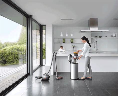 Dyson Big Ball Multifloor 2 Vacuum Cleaner 232573 01