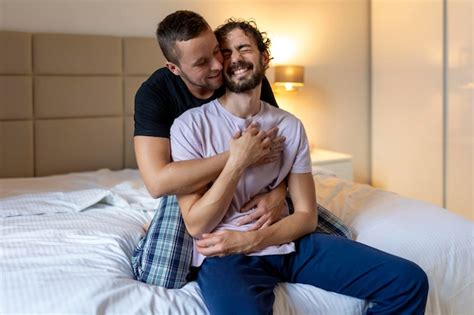 Couple Gay Partageant Un Moment Sp Cial Le Matin Tendresse Homosexuelle Couple Gay Amour Concept