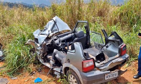 Jovem de 24 anos fica gravemente ferido após acidente na MG 444 entre